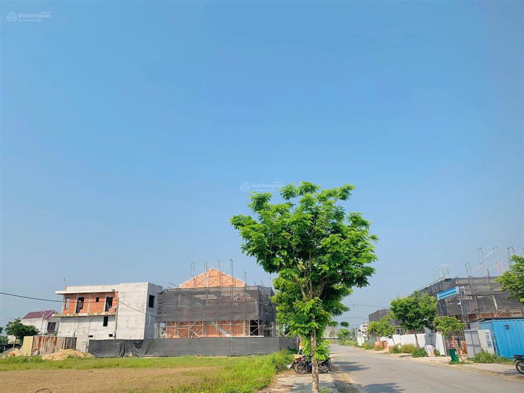 Khu dịch vụ hỗn hợp vsip  lô đất hướng nam sạch đẹp, gần khu nhà ở chuyên gia, gần sông giá tốt