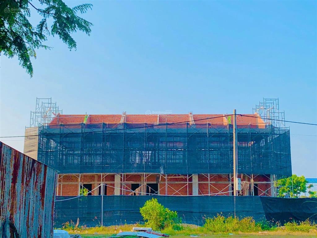 Khu dịch vụ hỗn hợp vsip  lô đất hướng nam sạch đẹp, gần khu nhà ở chuyên gia, gần sông giá tốt