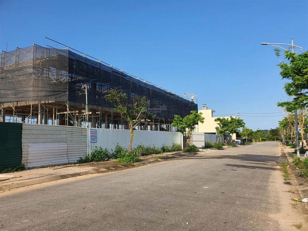 Khu dịch vụ hỗn hợp vsip  lô đất hướng nam sạch đẹp, gần khu nhà ở chuyên gia, gần sông giá tốt