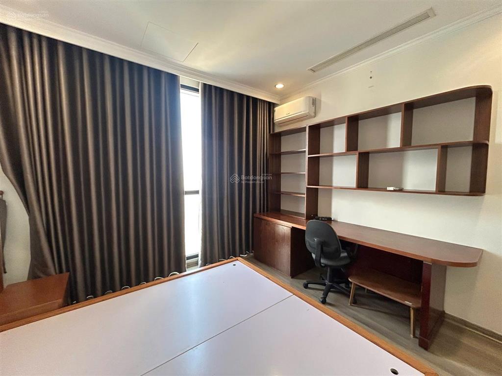 Cho thuê căn 2 ngủ royal city r6 full nội thất giá 18tr (thiện chí thương lượng)
