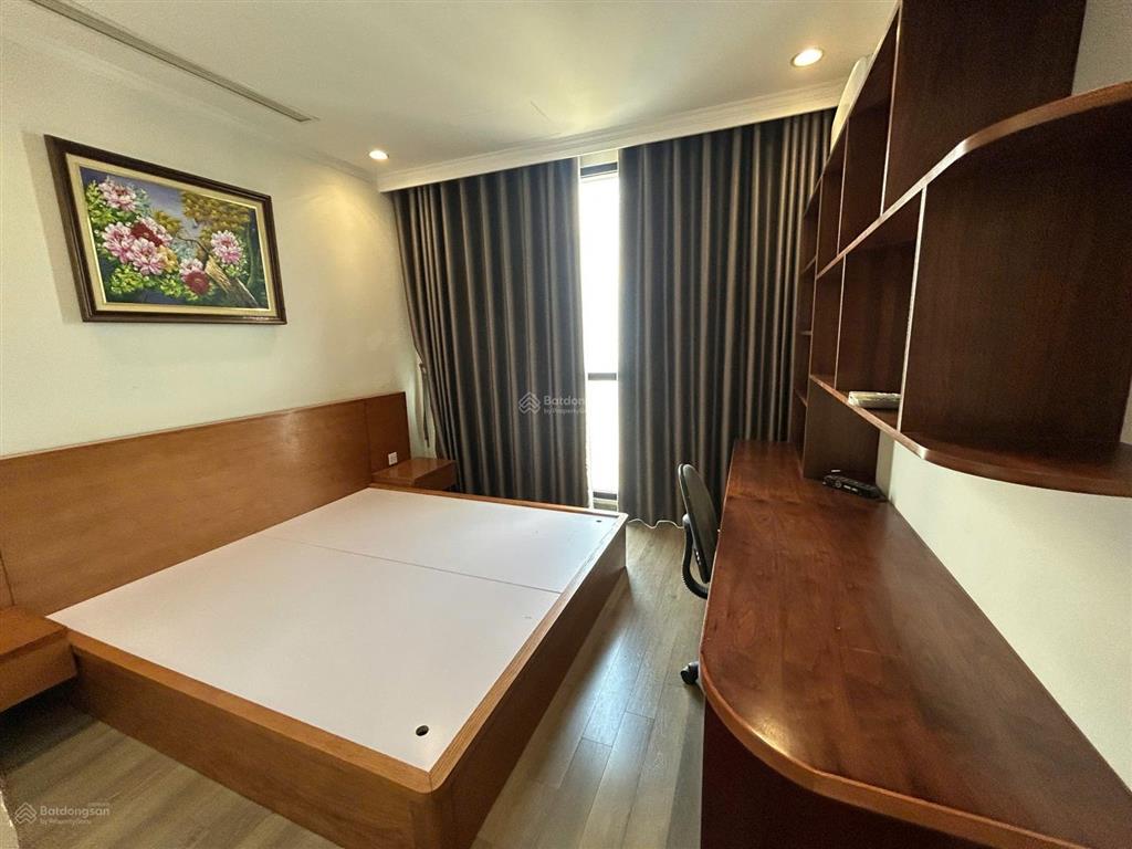 Cho thuê căn 2 ngủ royal city r6 full nội thất giá 18tr (thiện chí thương lượng)