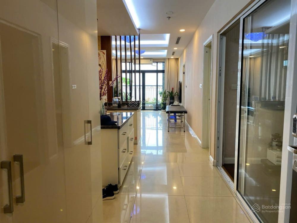 Bán nhanh căn hộ 2 ngủ 2 wc full đồ royal city giá loanh quanh 100tr/m