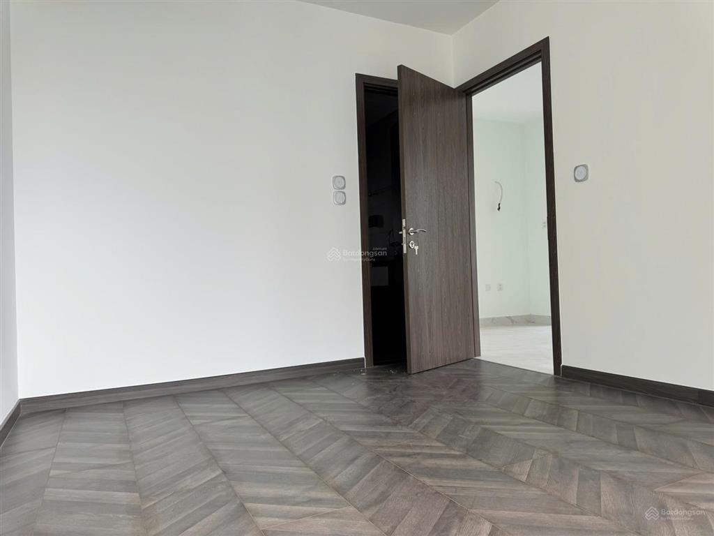 Bán căn 2pn the beverly  vinhomes q9, giá 4.4 tỷ, dt 79m2, view thoáng mát, nhà mới cđt, vô ở ngay