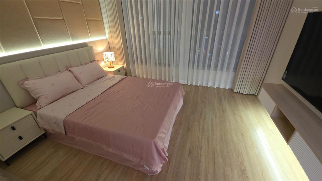 Cần bán gấp căn hộ cao cấp 4pn 3wc, sở hữu vĩnh viễn, 159m2, vinhomes central park, view đẹp