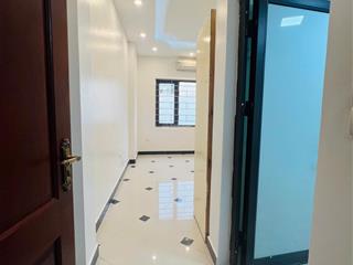 Nhà đẹp ngay cầu vĩnh tuy  long biên giá tốt nhà xây 5 tầng 30m2 có thêm 10m ngõ đi chung