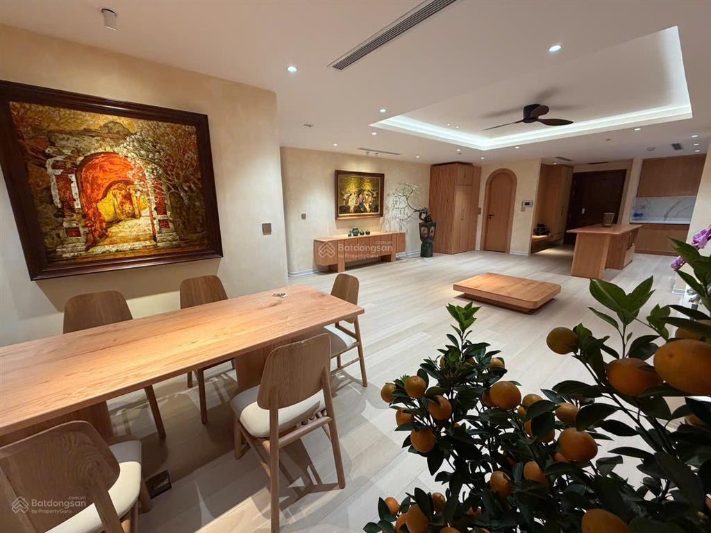 Bán chung cư tân hoàng minh 36 hoàng cầu, đống đa, hà nội. 121m2, sửa còn 2pn, full nt mới.