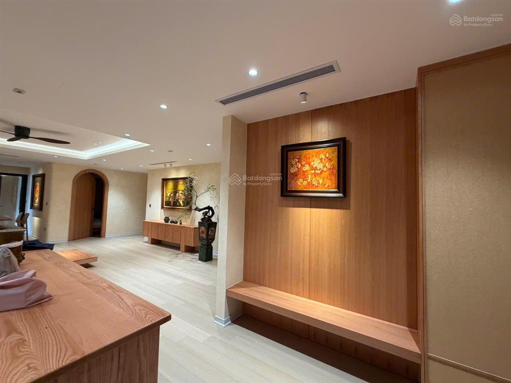 Bán chung cư tân hoàng minh 36 hoàng cầu, đống đa, hà nội. 121m2, sửa còn 2pn, full nt mới.