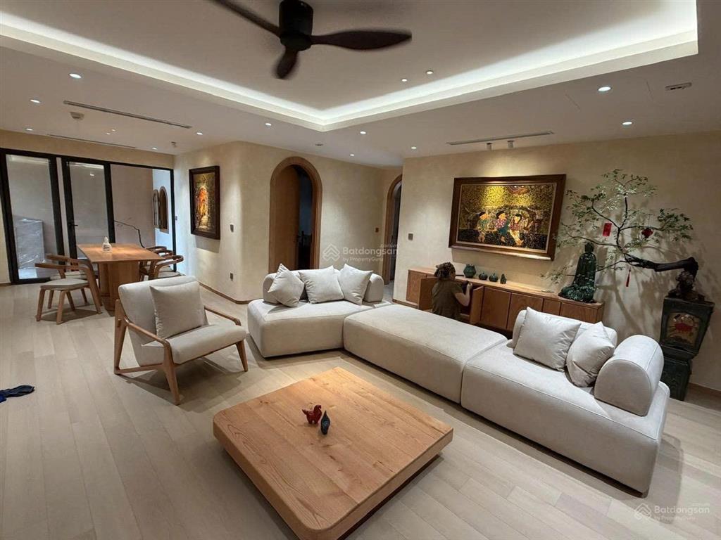 Bán chung cư tân hoàng minh 36 hoàng cầu, đống đa, hà nội. 121m2, sửa còn 2pn, full nt mới.