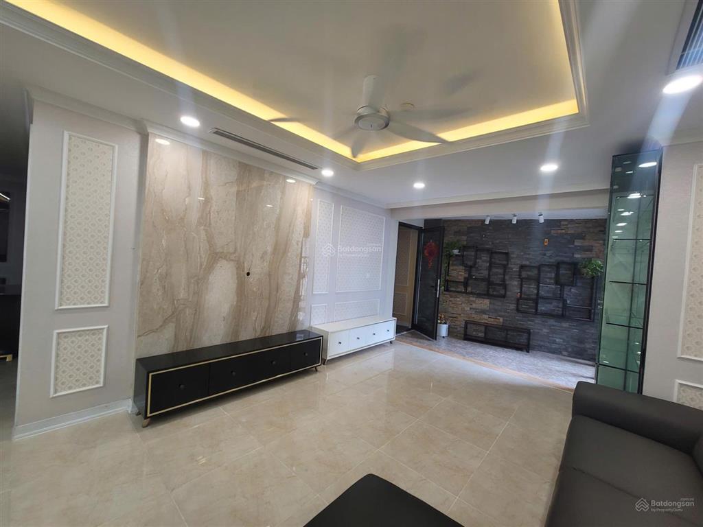Bán ch 98m2 hoàng cầu skyline, 3pn 2wc, bc view đẹp, mát sđcc, full đồ