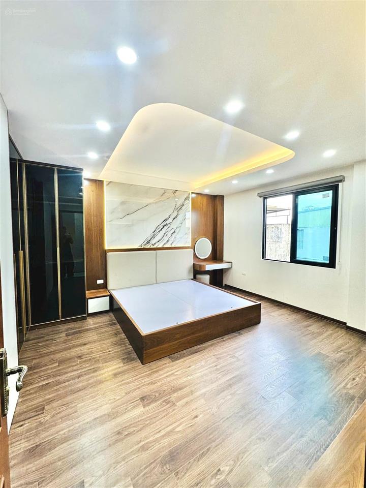 Chính chủ bán nhà phố tân mai hoàng mai 82m2 7 tầng 27 tỷ 4 ôtô tải tránh 2 mặt thoáng nở hậu kd