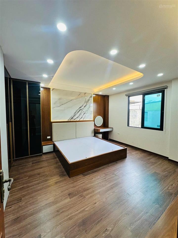 Chính chủ bán toà nhà tân mai hoàng mai 85m2 7t thang máy ôtô tránh 2 mặt thoáng tương lai ra mp