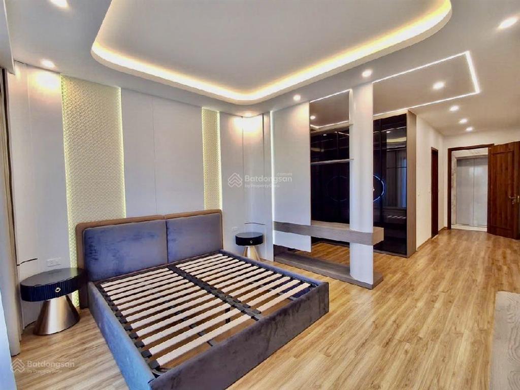 Bán gấp nhà ở trung tâm phố ngọc lâm83m6 tầng thang máymặt tiền 5mđường rộng thông otoở sướng