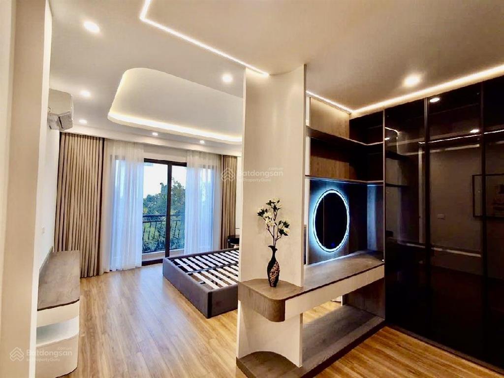 Bán gấp nhà ở trung tâm phố ngọc lâm83m6 tầng thang máymặt tiền 5mđường rộng thông otoở sướng