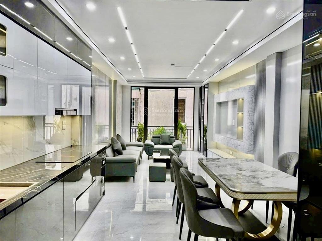 Nhà ở ngọc lâm trung tâm long biên, diện tích 63m2  6 tầng thang máy  gara oto 7 chỗ  19,2 tỷ.