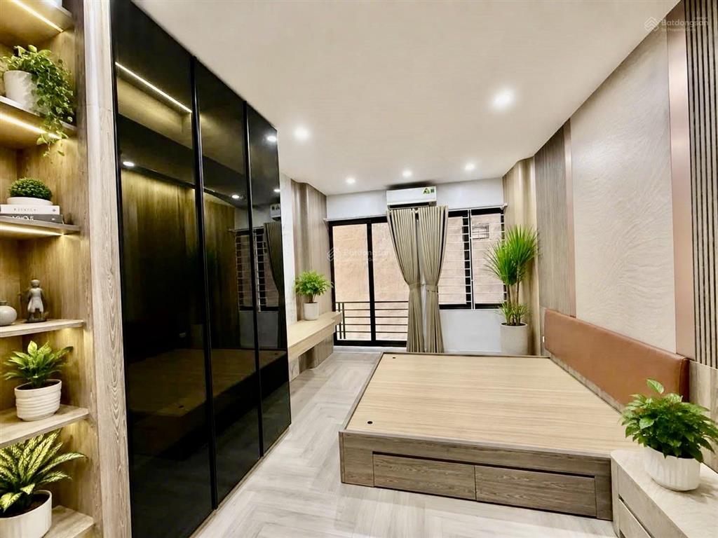 Nhà mặt phố ngọc lâm22tỷ70m5 tầng chắc chắnmặt tiền đẹp kinh doanh ngày đêm dòng tiền khủng