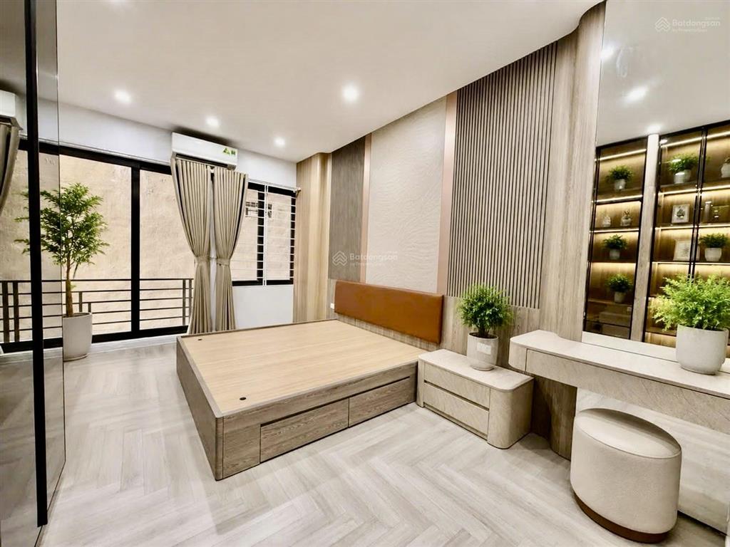 Nhà mặt phố ngọc lâm22tỷ70m5 tầng chắc chắnmặt tiền đẹp kinh doanh ngày đêm dòng tiền khủng