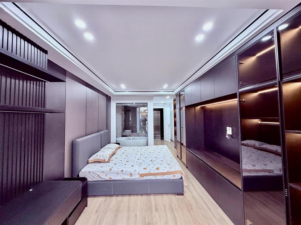 Nhà ở ngọc lâm70m5 tầng chắc chắnmặt tiền đẹp kinh doanh ngày đêm dòng tiền khủng 22 tỷ
