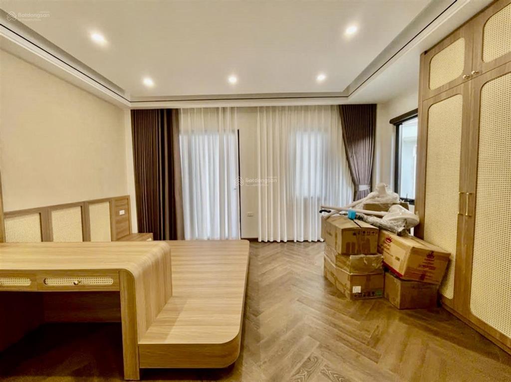 Nhà phố ngọc lâm 47m2 7 tầng thang máy lô góc mặt tiền 5,5m vị trí đắc địa ô tô tránh 14,9 tỷ