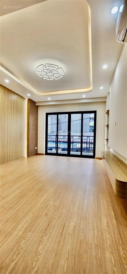 Nhà phố ngọc lâm, 75m, 6 tầng thang máy, đường thông ô tô, gara ô tô 7 chỗ, vị trí vàng, 28 tỷ