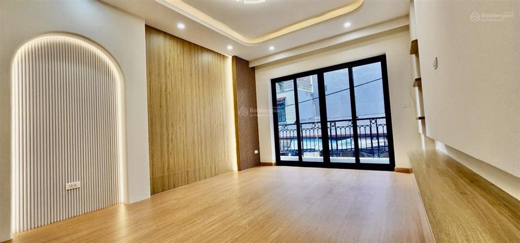 Nhà phố ngọc lâm, 75m, 6 tầng thang máy, đường thông ô tô, gara ô tô 7 chỗ, vị trí vàng, 28 tỷ