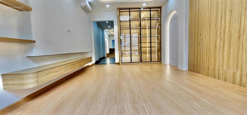 Nhà phố ngọc lâm, 75m, 6 tầng thang máy, đường thông ô tô, gara ô tô 7 chỗ, vị trí vàng, 28 tỷ