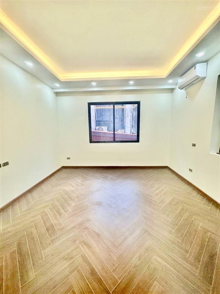 Nhà phố ngọc lâm, 75m, 6 tầng thang máy, đường thông ô tô, gara ô tô 7 chỗ, vị trí vàng, 28 tỷ