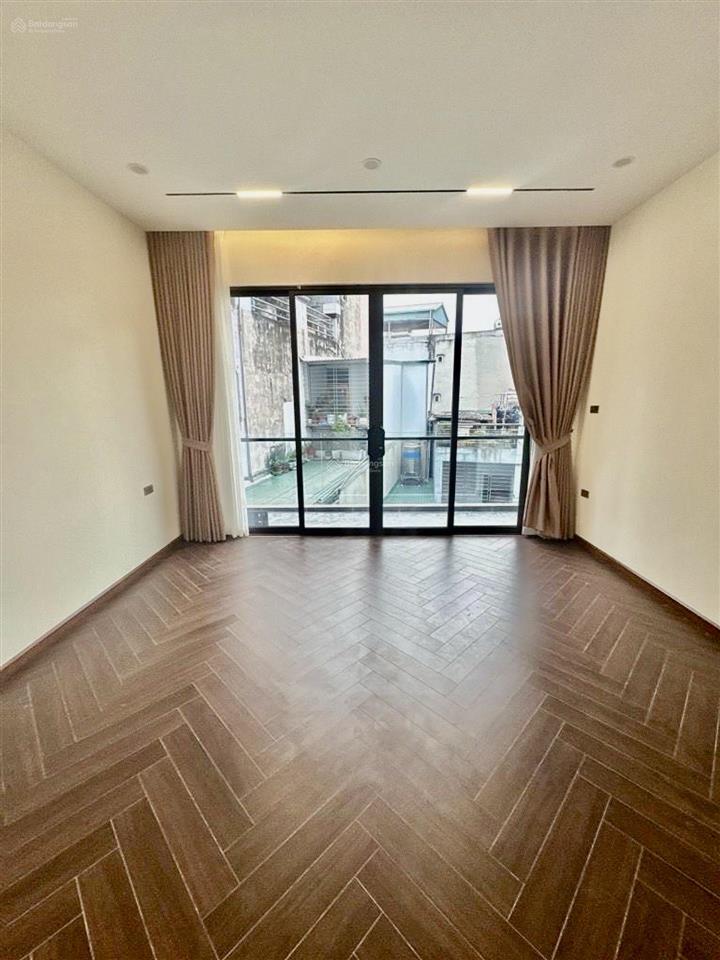 Nhà phố ngọc lâm, 79m, 6 tầng thang máy, ô tô thông, gara ô tô 7 chỗ, ở sướng, vị trí vàng, 28 tỷ