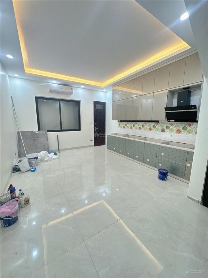 Nhà phố ngọc lâm, 79m, 6 tầng thang máy, ô tô thông, gara ô tô 7 chỗ, ở sướng, vị trí vàng, 28 tỷ