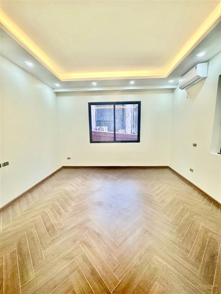 Nhà phố ngọc lâm, 79m, 6 tầng thang máy, ô tô thông, gara ô tô 7 chỗ, ở sướng, vị trí vàng, 28 tỷ