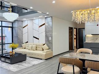 Gia đình bán 3 ngủ (giá tốt) nội thất full  105m² ban công đông nam green park cầu giấy