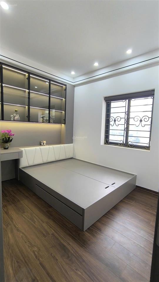Em gia đình bán căn chung cư 115 khu đô thị mễ trì hạ mới full đồ em sửa thành 4 ngủ giá thiện chí