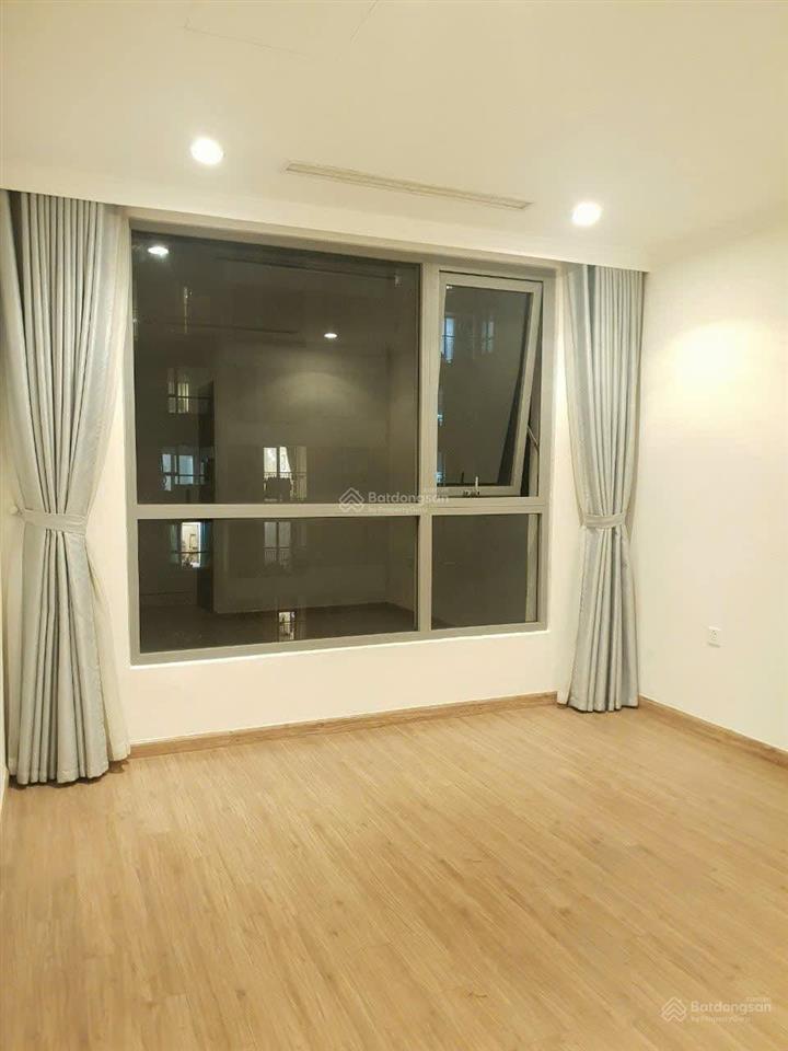 Cho thuê 2 ngủ không đồ t18 giá 15 tr view bể bơi