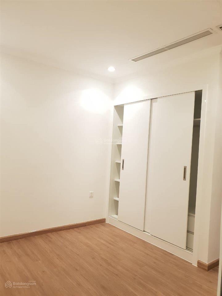 Cho thuê 2 ngủ không đồ t18 giá 15 tr view bể bơi
