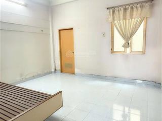 Sát mt  hxh hoàng hoa thám (4x14m) 3 tầng  4pn. giáp phan đăng lưu  thông nguyễn văn đậu.