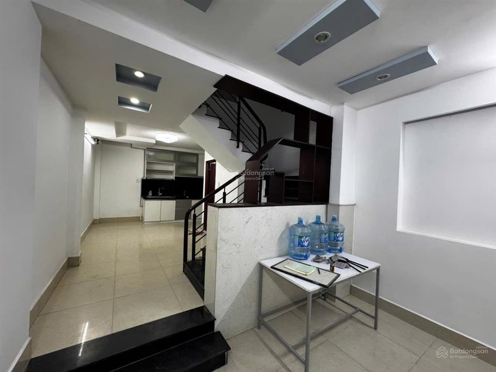 Hẻm nhựa  hxh thông  giáp phú nhuận! bán căn hoàng hoa thám (4x12m)  6 tầng 5pn. hđt 25tr/tháng.