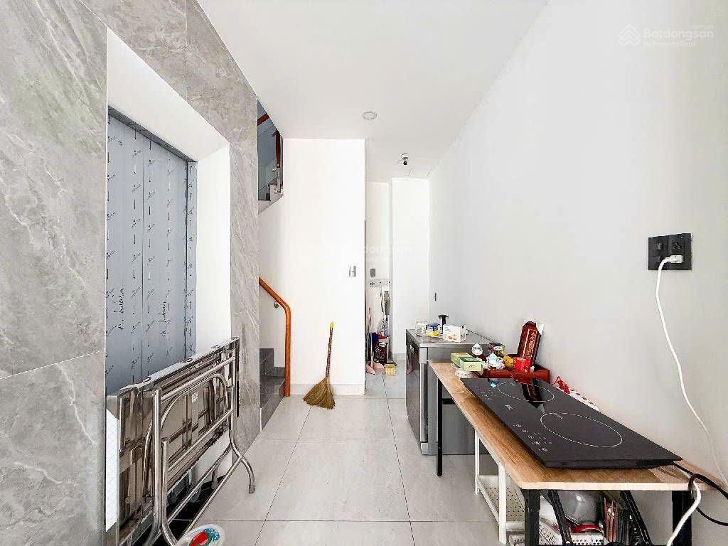 Hiếm! có thang máy  xe hơi quay đầu! bán nhà mới nguyễn xí (4x10m)  3 tầng  3pn. chỉ 8 tỷ tl
