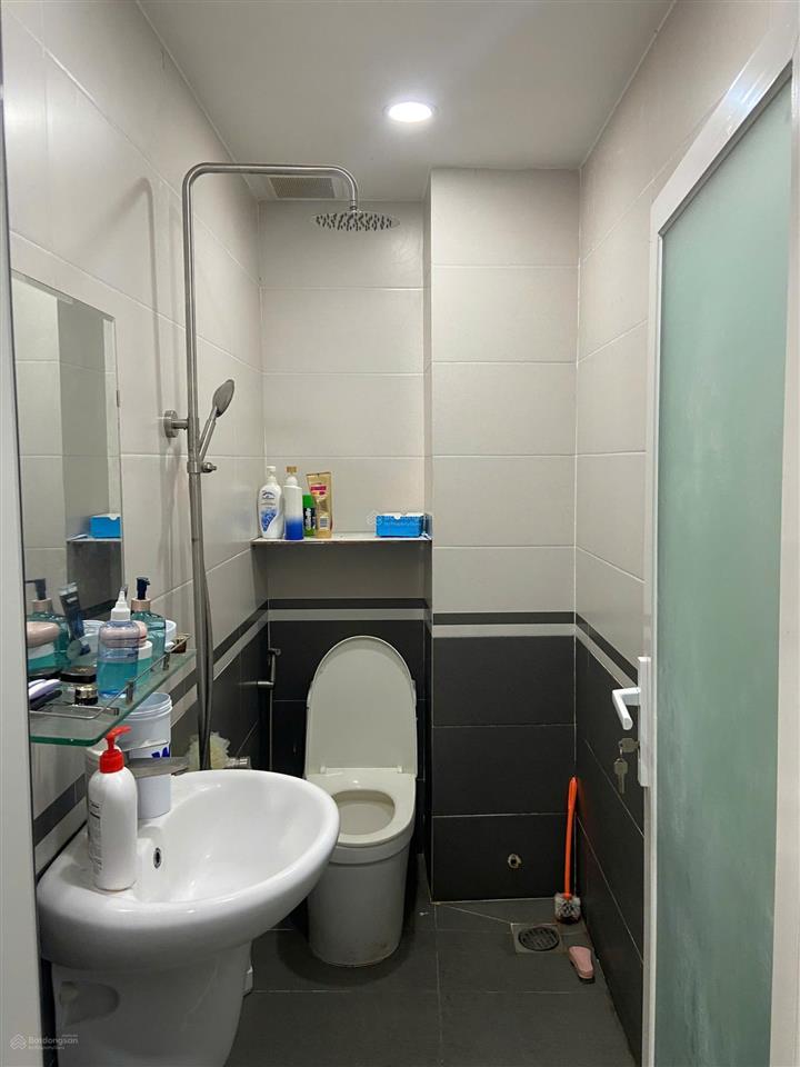 Bán nhà đẹp hxh nguyễn thượng hiền (4x10m) sổ a4. 5 tầng  5pn. khu dân trí cao, an ninh, yên tĩnh!