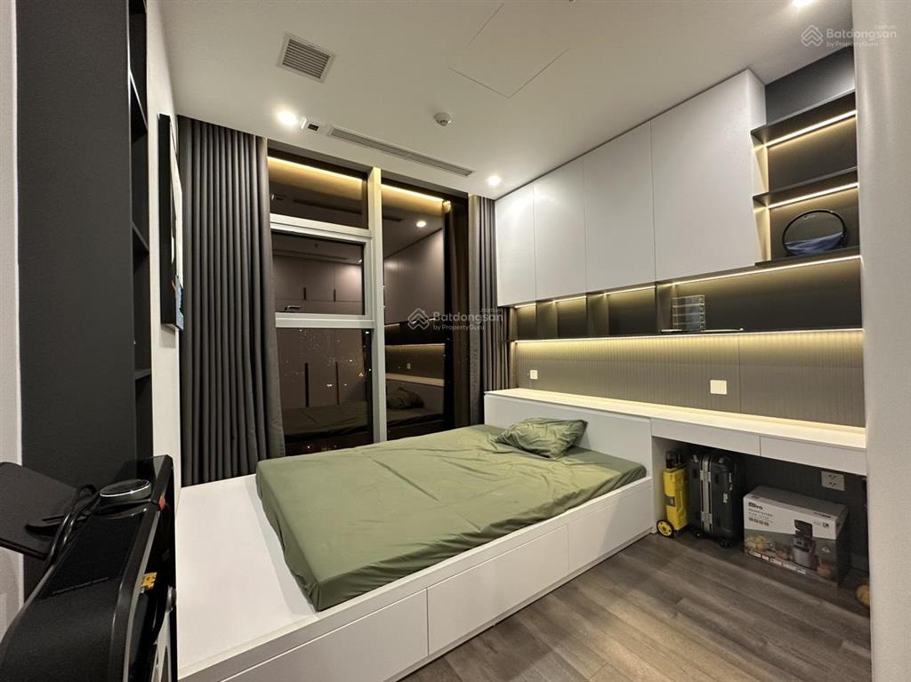 Chủ nhà rất thiện chí bán căn 2 ngủ chung cư 219 trung kính, nhà đẹp, sổ lâu dài, có slot xe