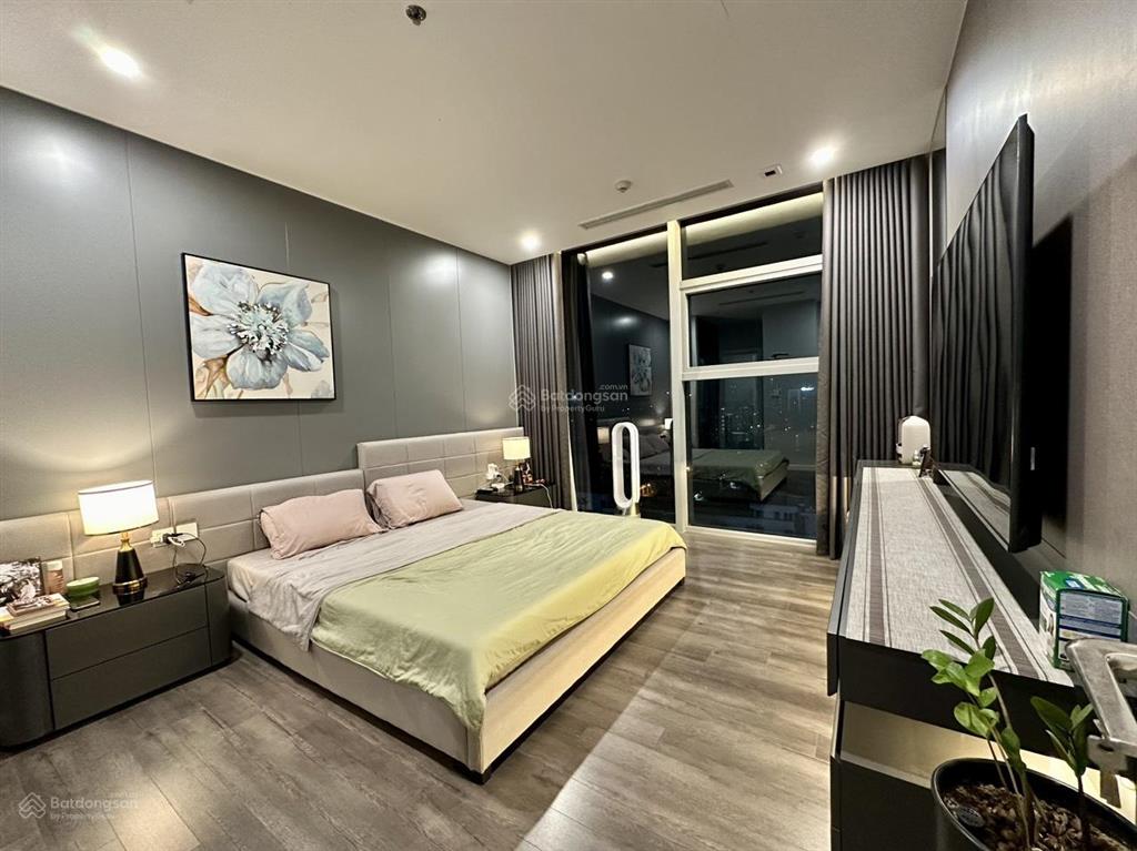 Chủ nhà rất thiện chí bán căn 2 ngủ chung cư 219 trung kính, nhà đẹp, sổ lâu dài, có slot xe