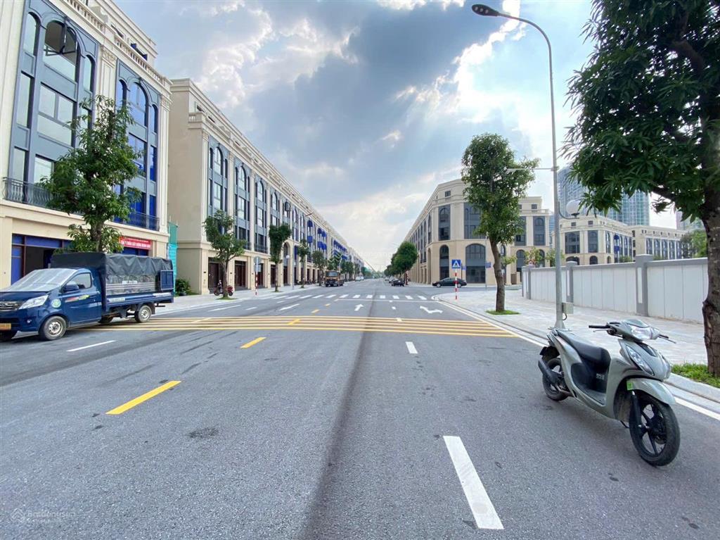 Xẻ khe  nhật nguyệt 62,5m siêu thoáng, siêu đẹp