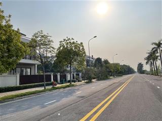 Bán căn bt 300m đường thông thoáng, cạnh công viên trung tâm
