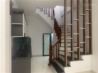 Nhà đẹp yên bệ kim chunghoài đứclô góc 32m 5 tầng hơn 5 t.ỷ.