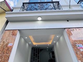 Nhà mới yên bệ 30m x 5 tầng hơn 5 tỷ mặt ngõ thông, ô tô cách 20m