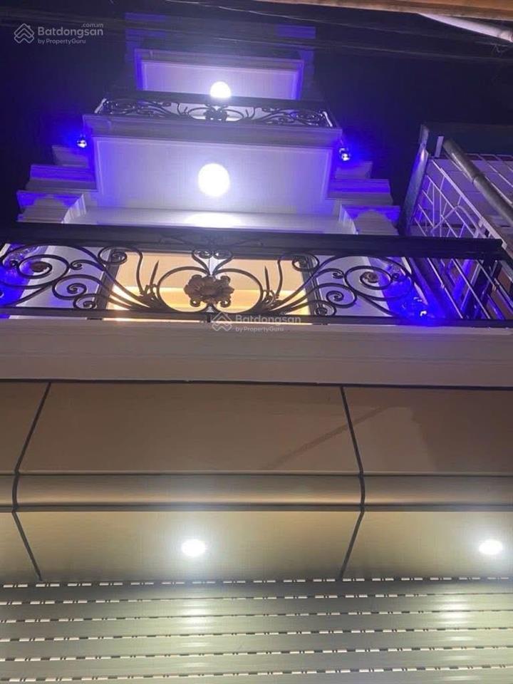 Nhà hiếm sát kdt nam 3240m, 5 tầng, thang máy ô tô 7 chỗ đỗ cửa, cách ô tô tránh 5m
100