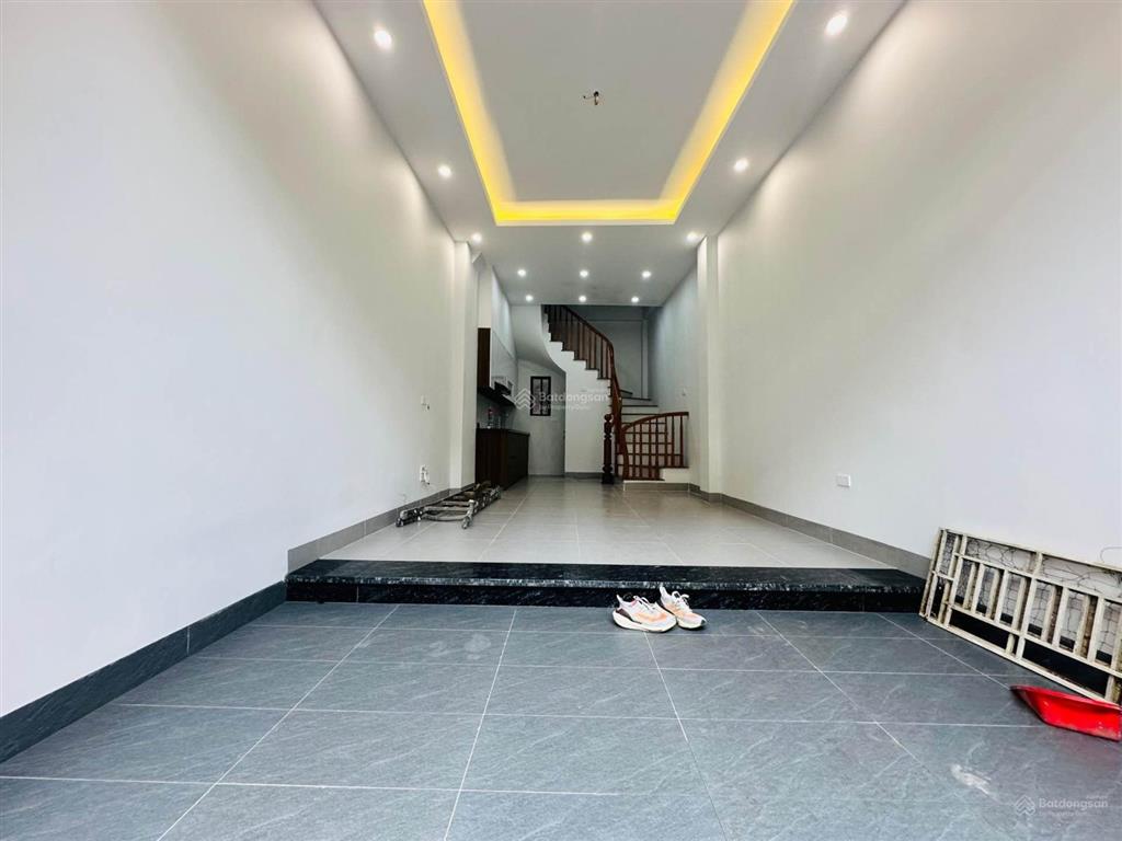 Hot! nhà mới lai xá 35m2 x 5 tầng ô tô cách 30m hơn 6 tỷ ngay gần chợ lai xá