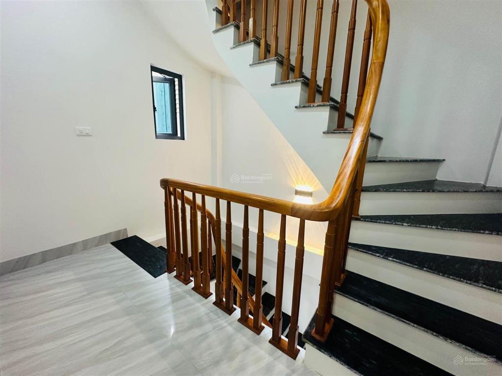 Hot! nhà mới lai xá 35m2 x 5 tầng ô tô cách 30m hơn 6 tỷ ngay gần chợ lai xá