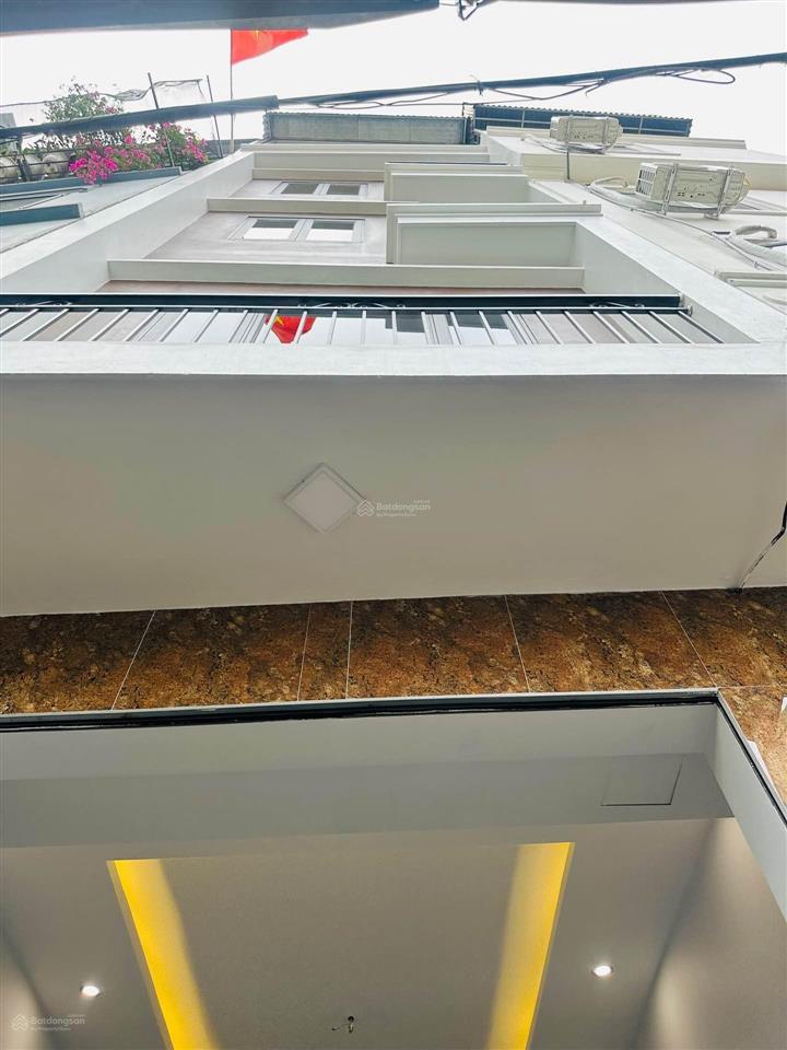 Hot! nhà mới lai xá 35m2 x 5 tầng ô tô cách 30m hơn 6 tỷ ngay gần chợ lai xá