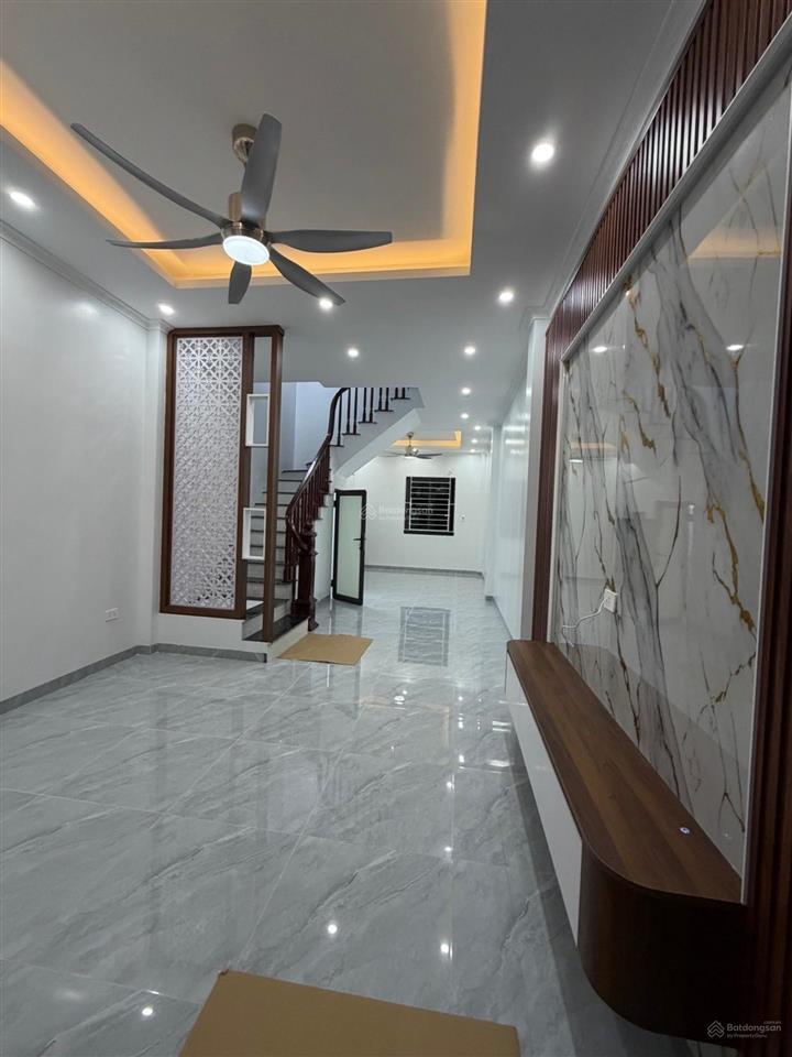 Sát ngã tư trôi| 42m 4t | chỉ 5,x tỷ nhà đẹp ở ngay 2 mặt thoáng 50m ô tô & bãi đỗ 50