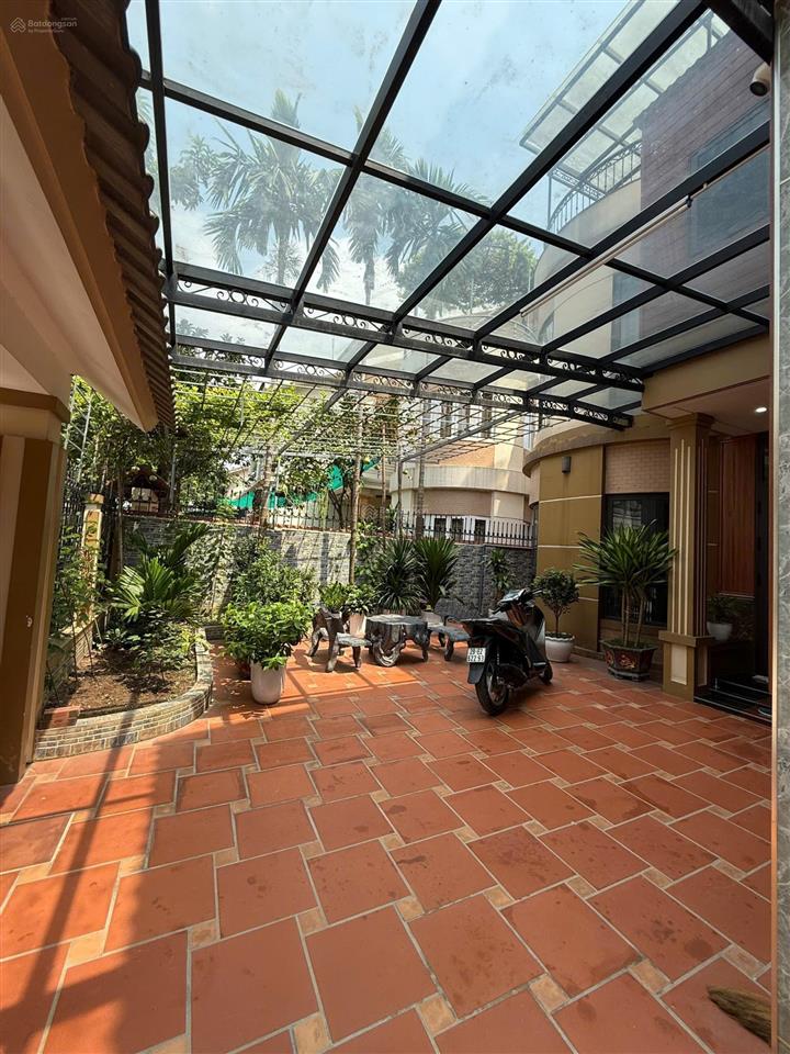 Biệt thự sân vườn tân tây đô 205m 4 tầng nhỉnh 23 tỷ phân lô ô tô tránh, gara riêng