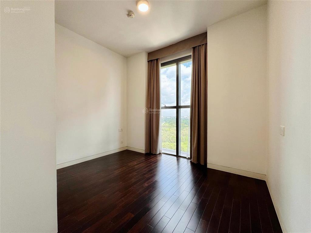 Căn hộ 3 phòng ngủ diện tích lớn tại cove residence cần ra hàng gấp. rẻ hơn 10 tỷ so với cùng trục